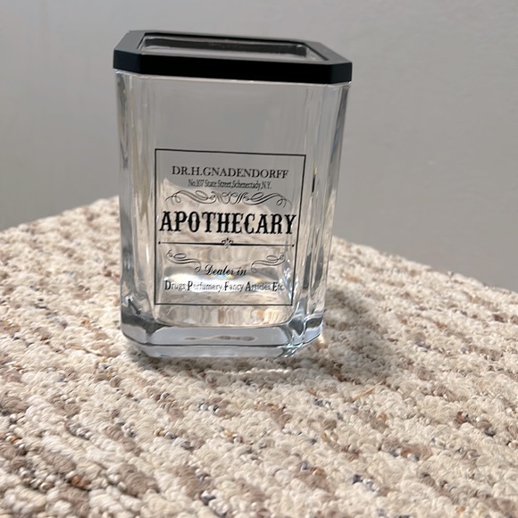 Bathroom cup holder - Picture 1 of 1